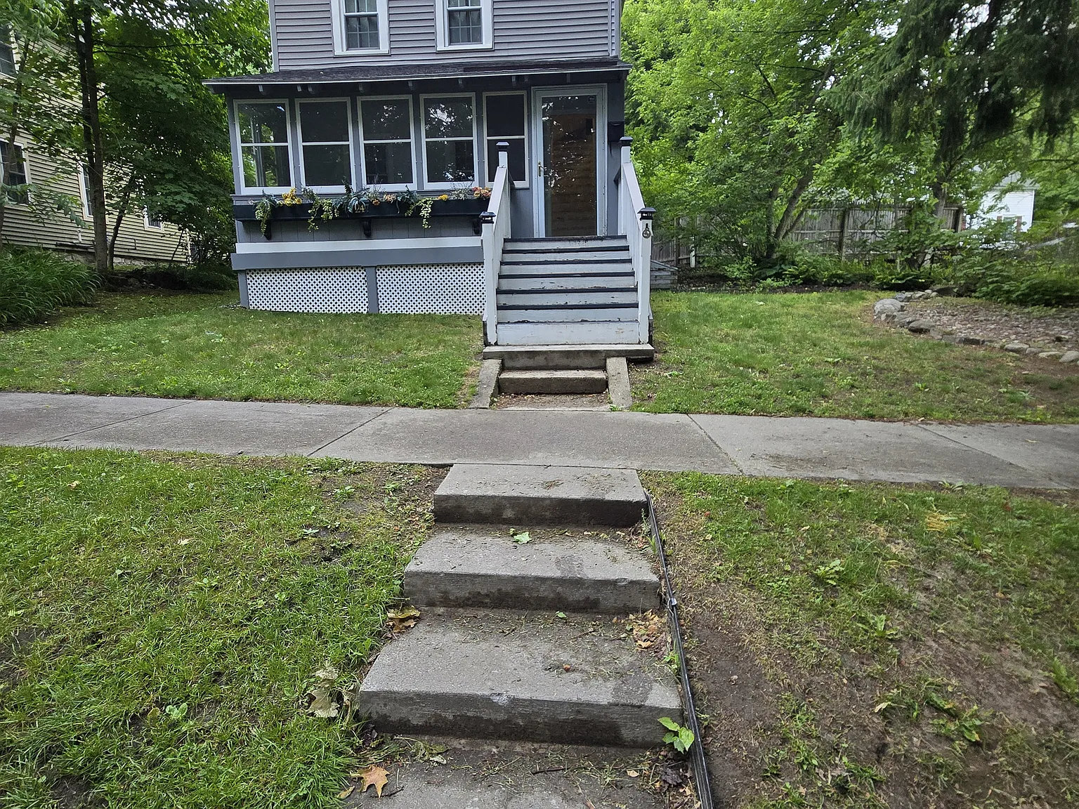 3 bed, 1035 sqft, $3,300 — Photo 1