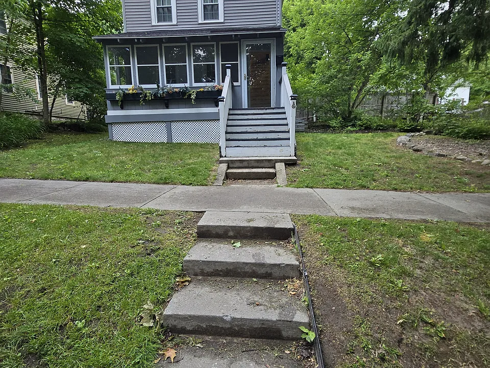 247 Maple Ave