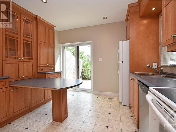 2nd image of 109 Sweetland Ave