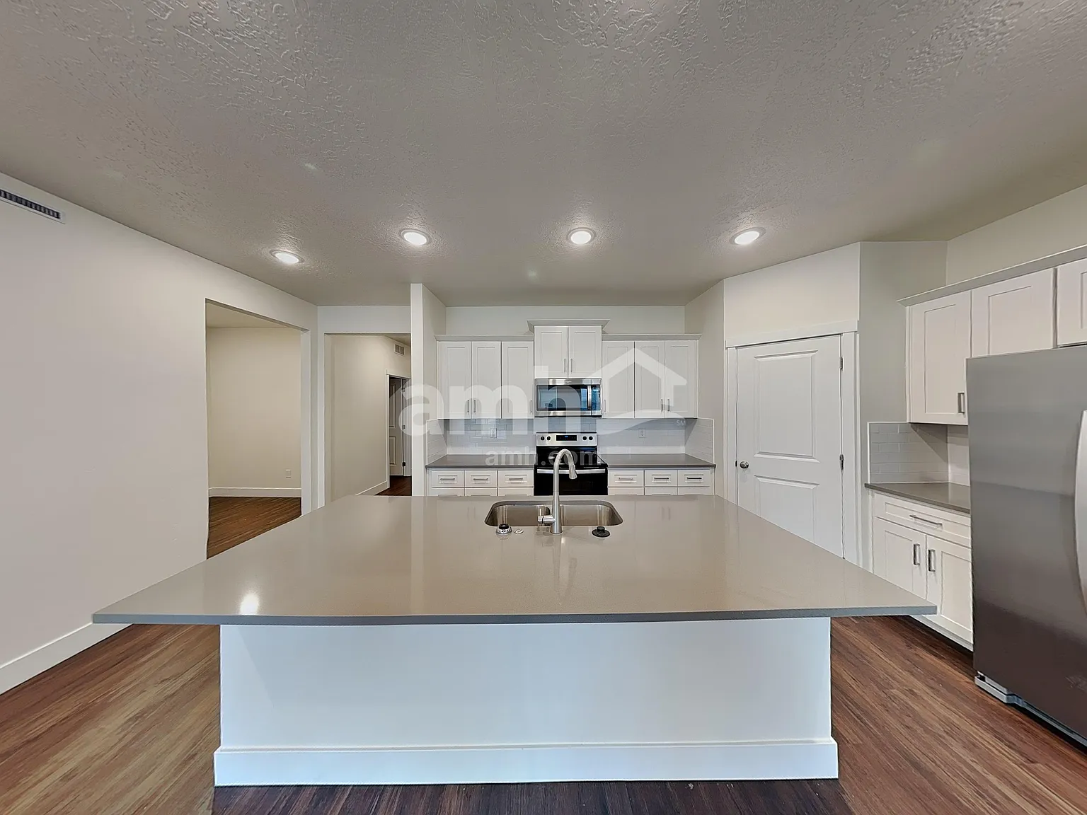 4 bed, 3.0 bath, 2177 sqft, $2,650 — Photo 4