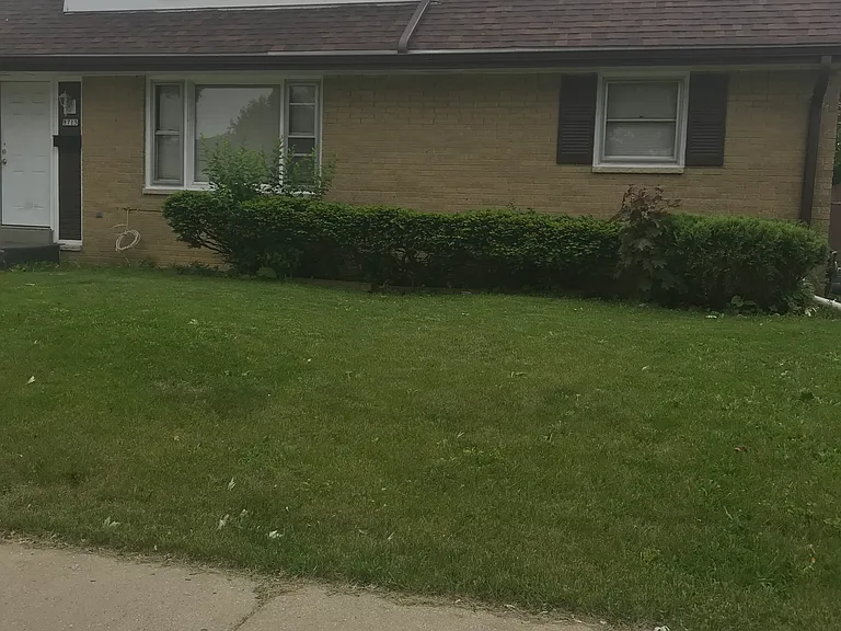 W Hampton Ave — Photo 1