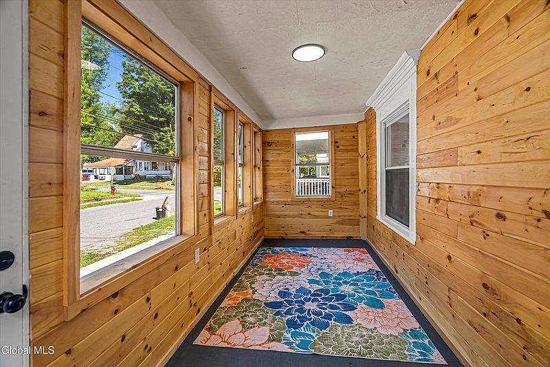 5th image of 32 1/2 Oak Street