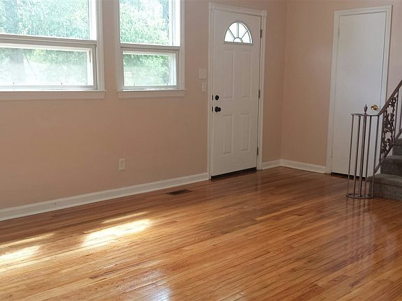 2nd image of 113 Pine Valley Dr