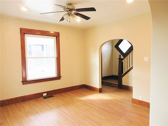 2nd image of 612 Wayne Ave