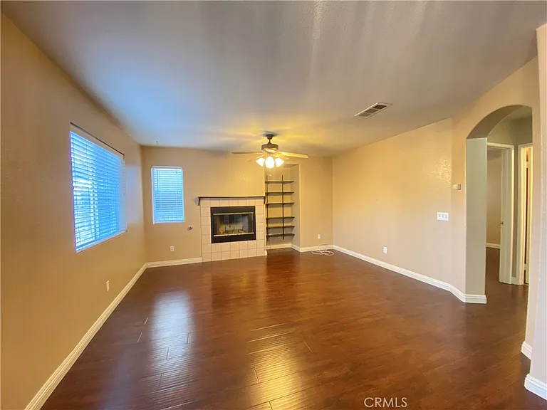 708 Hillview St — Photo 9