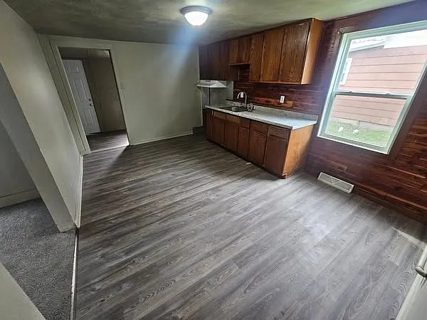 917 Milburn Ave — Photo 2