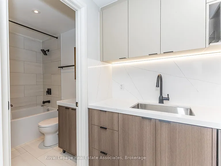 1000 Bathurst St #401 — Photo 15