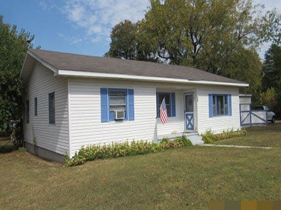2nd image of 714 Woodbine Rd