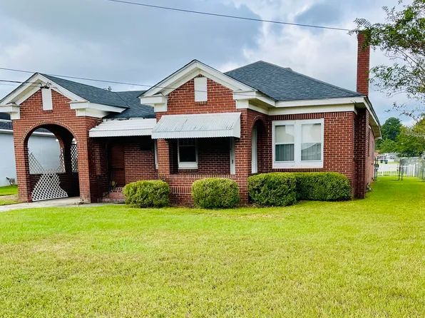 6 N Spring St, Claxton, GA 30417