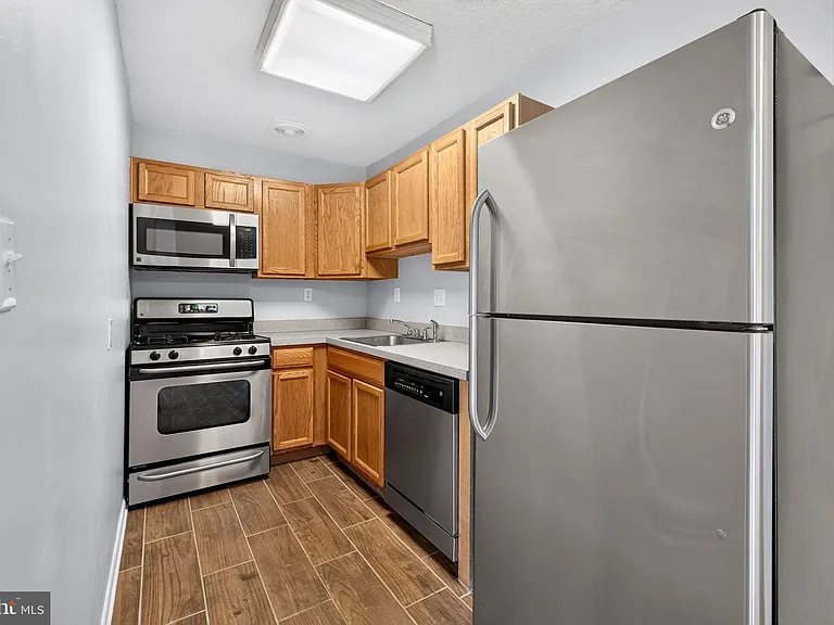 625 Chesapeake St SE #301 — Photo 4