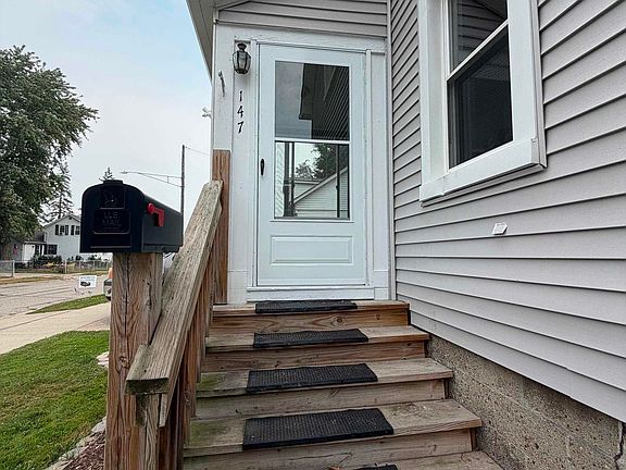 2nd image of 147 Robertson St