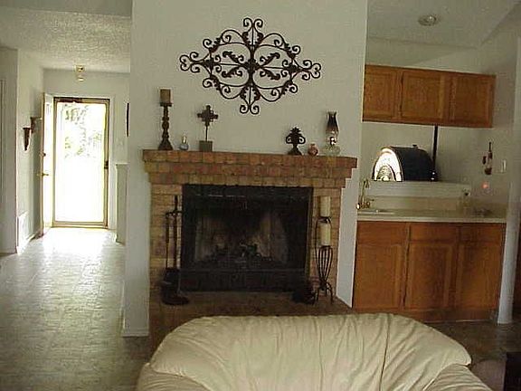 3rd image of 4918 Oak Hollow Dr