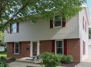 1011 Pershing Ave, Wheaton, IL 60189