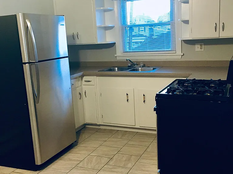 421 1/2 Hancock Ave — Photo 3