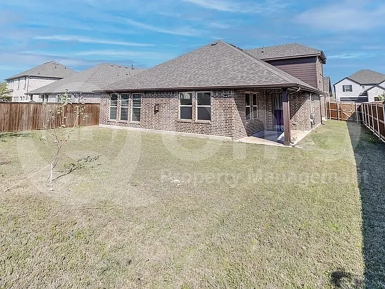3215 Mattie Grey Ln — Photo 2
