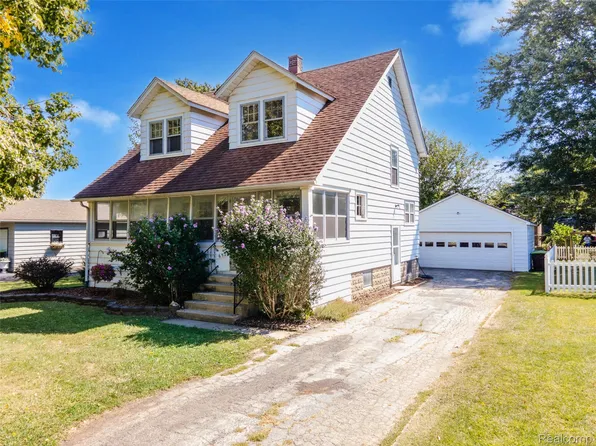 652 Bentley Dr, Monroe, MI 48162