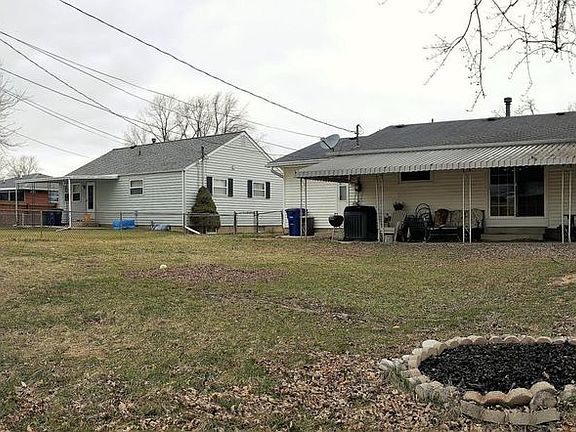 2nd image of 1387 Cardwell Sq N