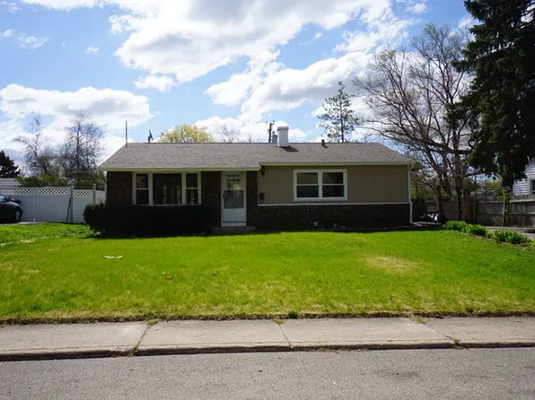 108 Mora Rd, Carpentersville, IL 60110
