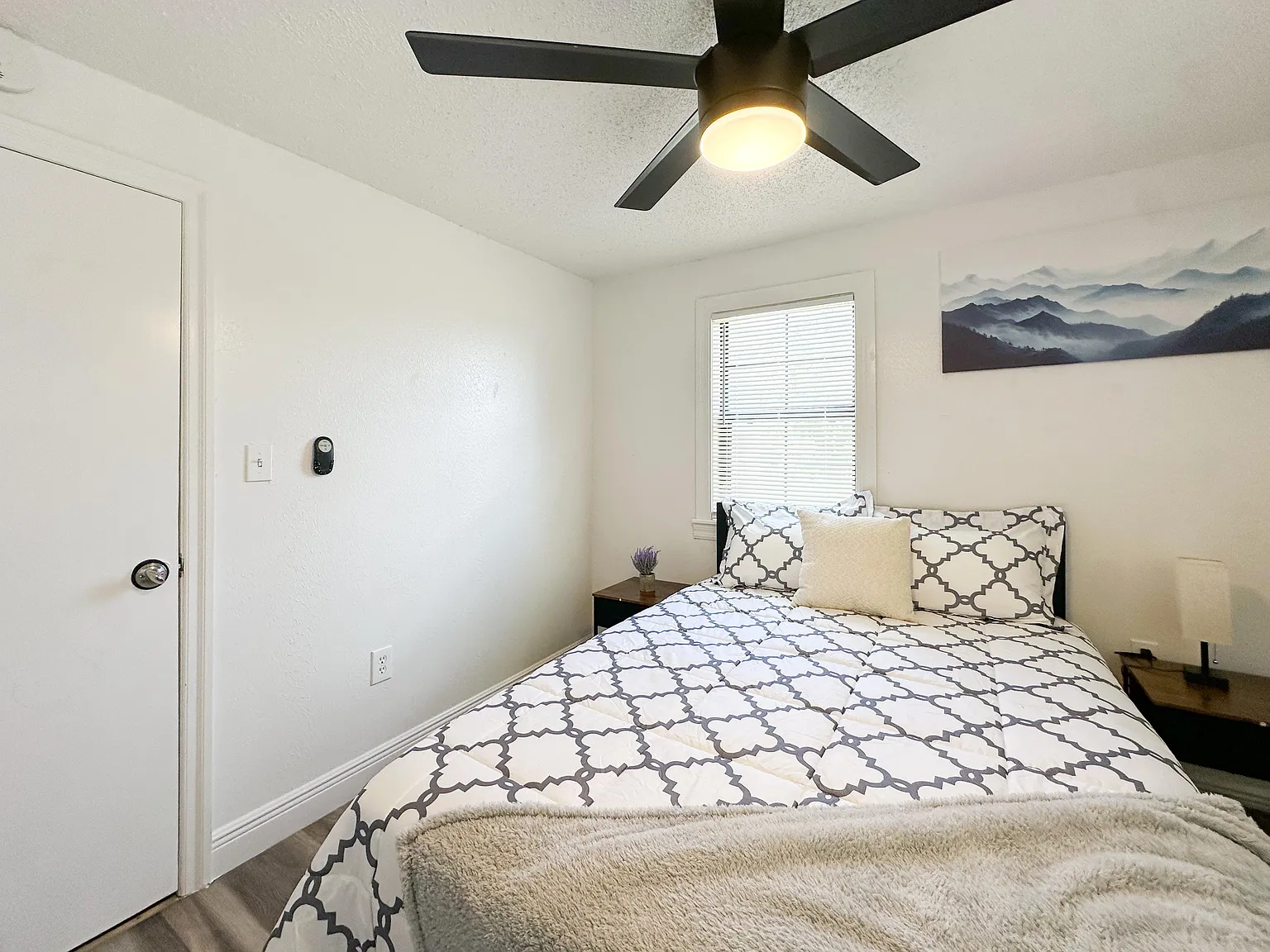 4 bed, 1.0 bath, 1050 sqft, $802 — Photo 4