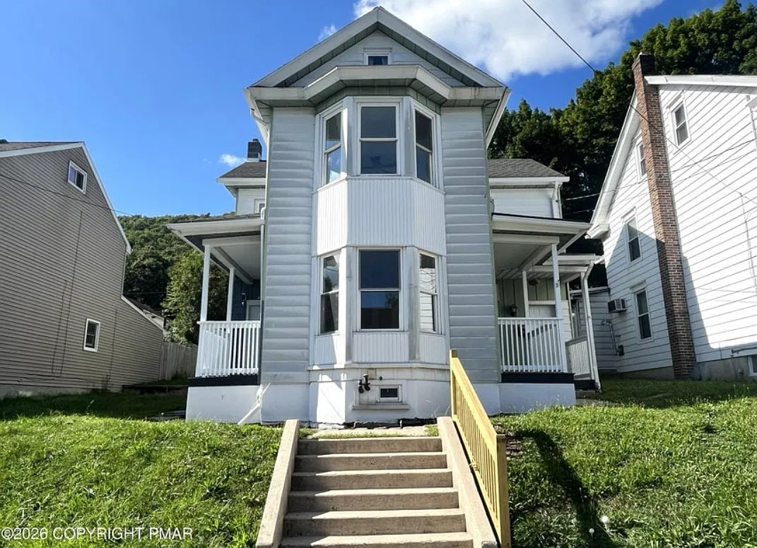 3 bed, 2200 sqft, $1,950 — Photo 1