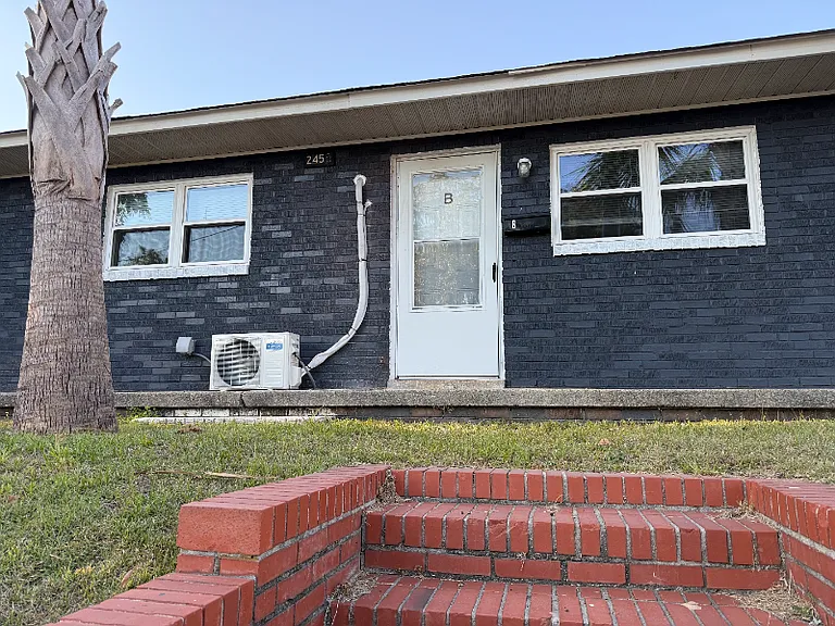 2455 Gervais St #B — Photo 23