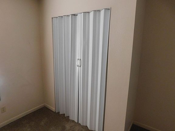 4th image of 420 W 10th St APT 5