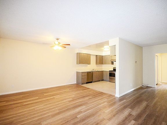 3rd image of 852 Fairview Ave #20