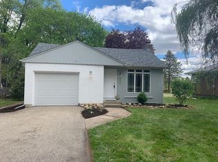 906 N Carter St, Genoa City, WI 53128