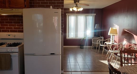3rd image of 7131 East Ave