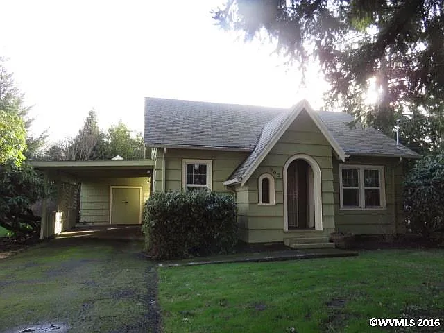 902 Lockhaven Dr NE photo 1