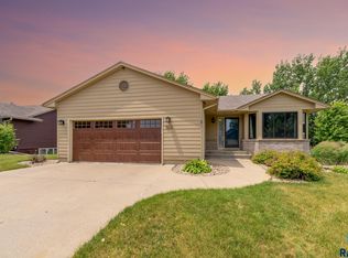 1505 S Sunny View Dr, Sioux Falls, SD 57110