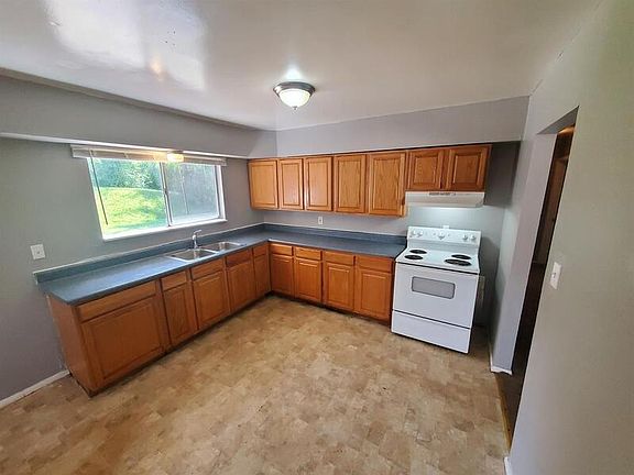 2nd image of 2028 Sun Valley Dr