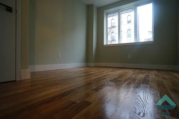 Rented by EXR | media 4