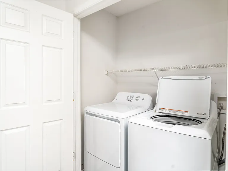 In unit washer and dryer included
