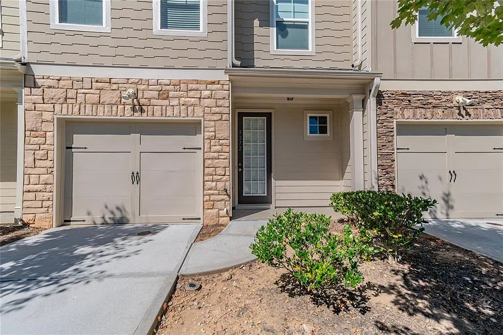3 bed, 2.5 bath, 1712 sqft, $2,100 — Photo 2