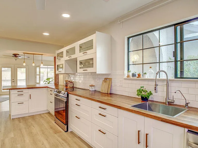 6308 W Port Royale Ln — Photo 4