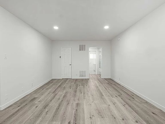 2nd image of 972 Menlo Ave #K6