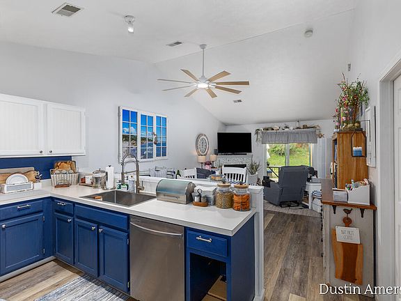 5th image of 4212 Peak Ln NE