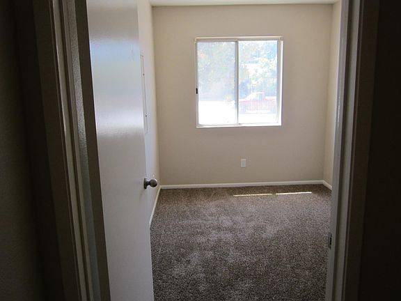 5th image of 1916 Villines Ave