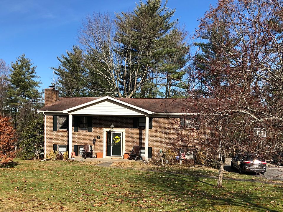1st image of 216 Grist Mill Dr