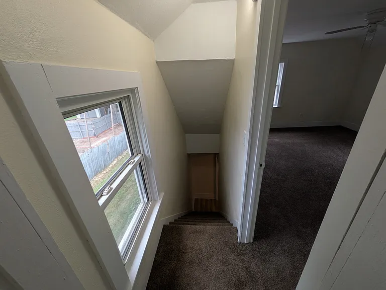 340 Locust St N — Photo 11