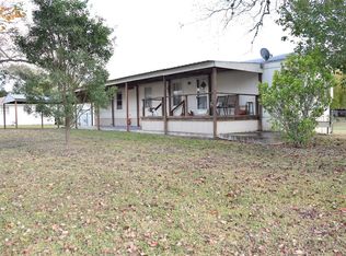 322 Kallus St, Schulenburg, TX 78956