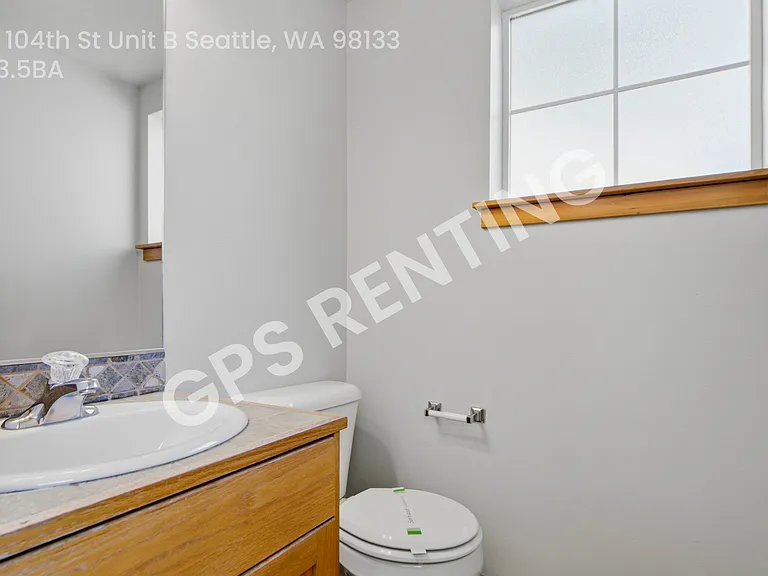 118 N 104th St #B — Photo 10