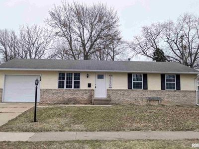 1802 Holiday Dr, Pekin, IL, 61554