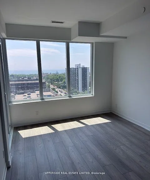 285 Dufferin St #1016 — Photo 16