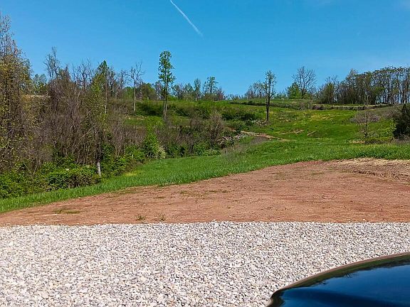 3rd image of 25 Garland Creek Rd