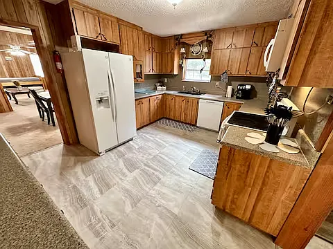329 SW Fielding Way — Photo 18