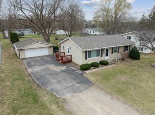 132 Oak Ridge Rd, Waterloo, IA 50702