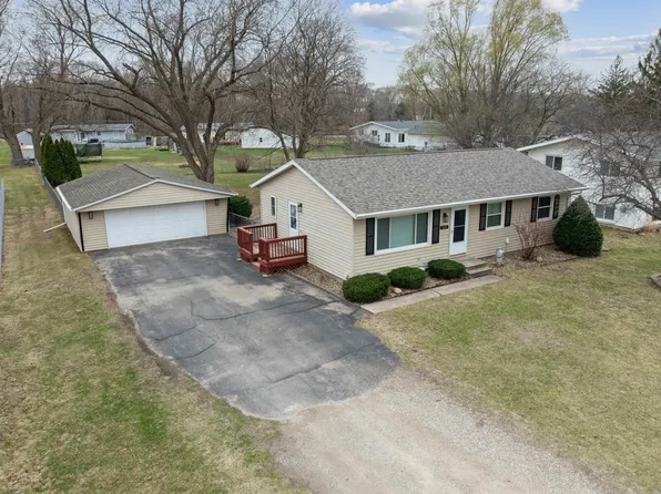132 Oak Ridge Rd, Waterloo, IA 50702