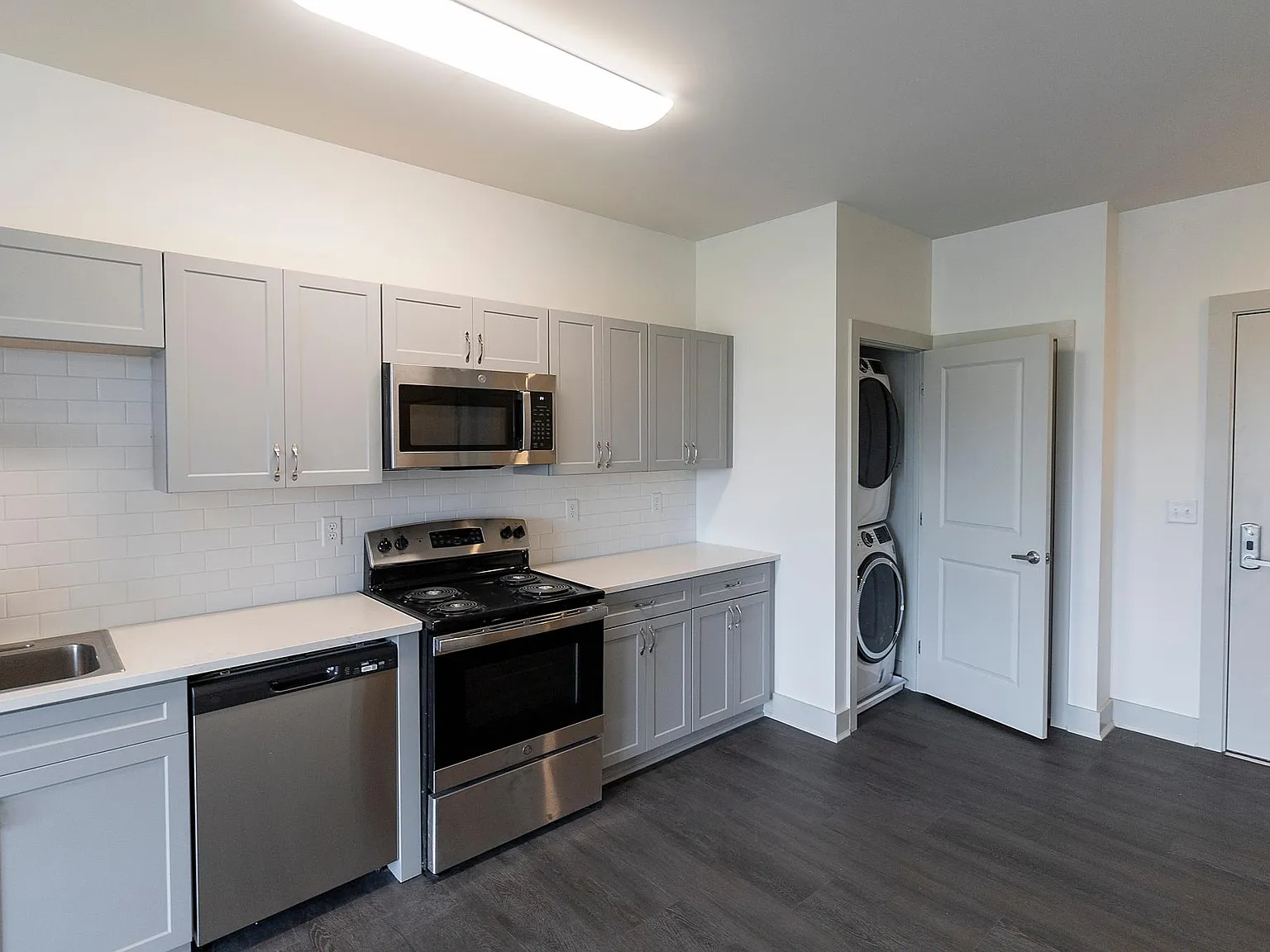 DeLaet's Landing - 99 New Broadway — Photo 3